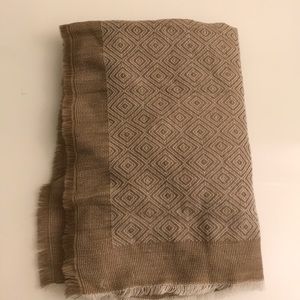 Halogen Scarf